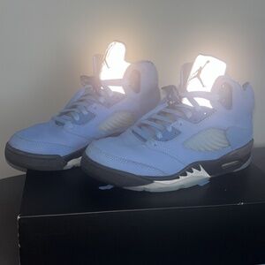Jordan 5's retro SE 'UNC'